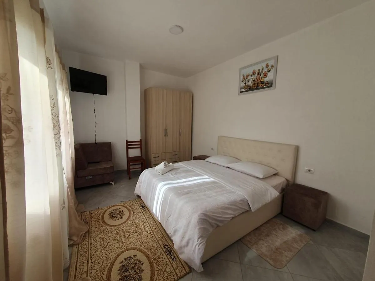 Bar-Restaurant-Hotel-Familja Klos 5*,
