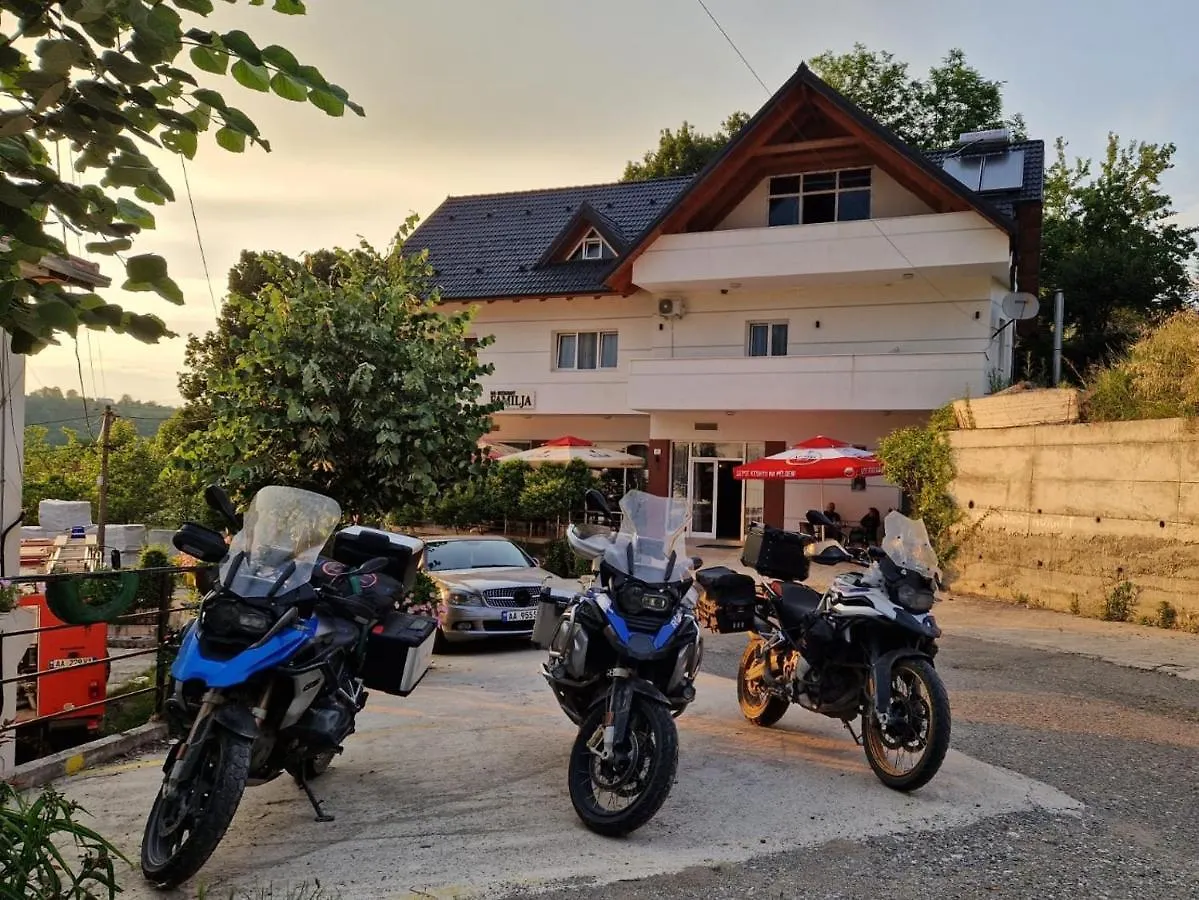 Bar-Restaurant-Hotel-Familja Klos Hotell