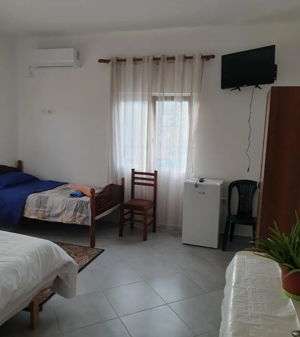 Bar-Restaurant-Hotel-Familja Klos Hotell