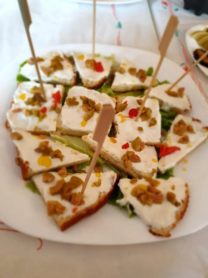 Ξενοδοχείο Bar-Restaurant-Hotel-Familja Klos
