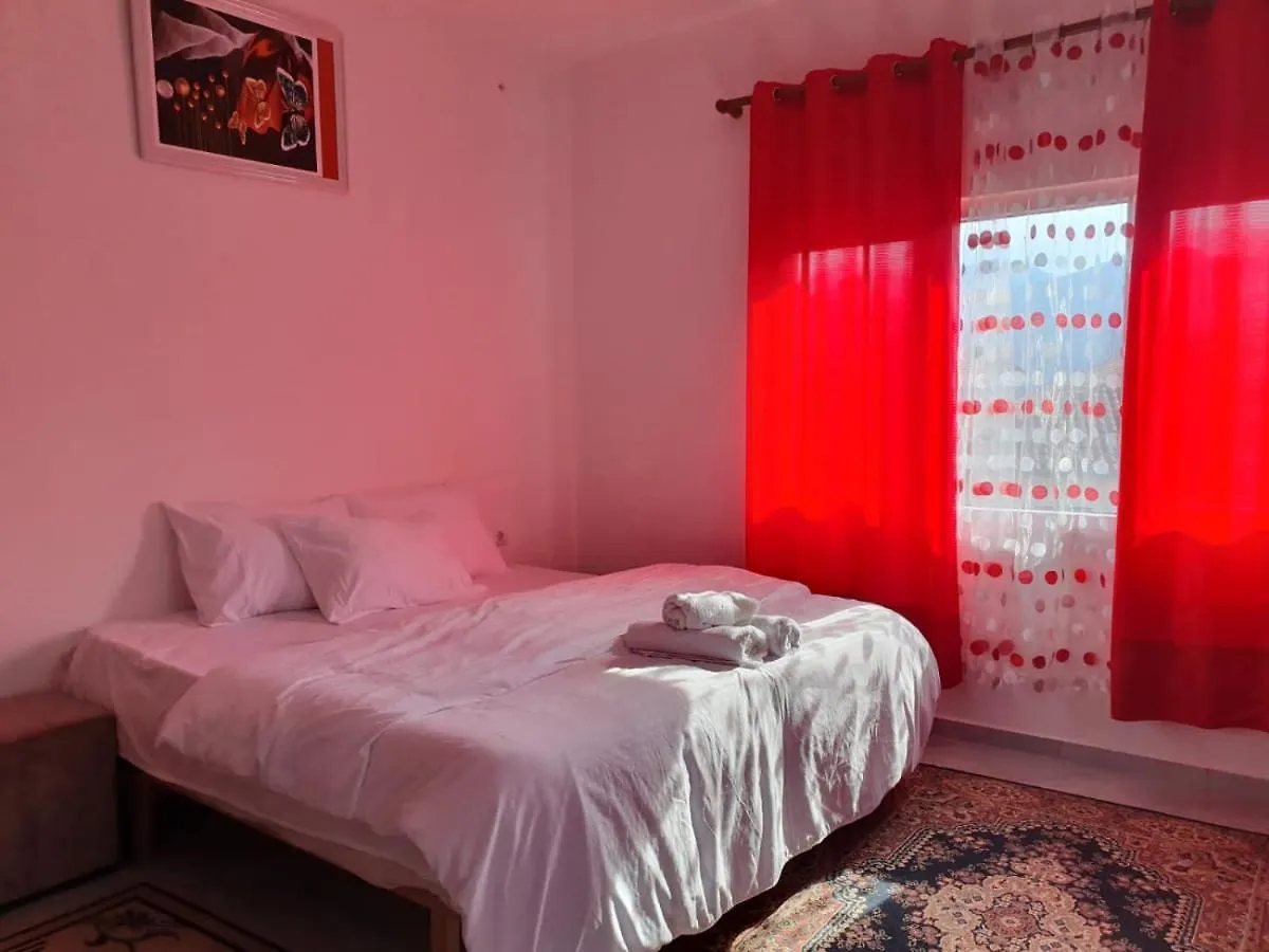 Ξενοδοχείο Bar-Restaurant-Hotel-Familja Klos