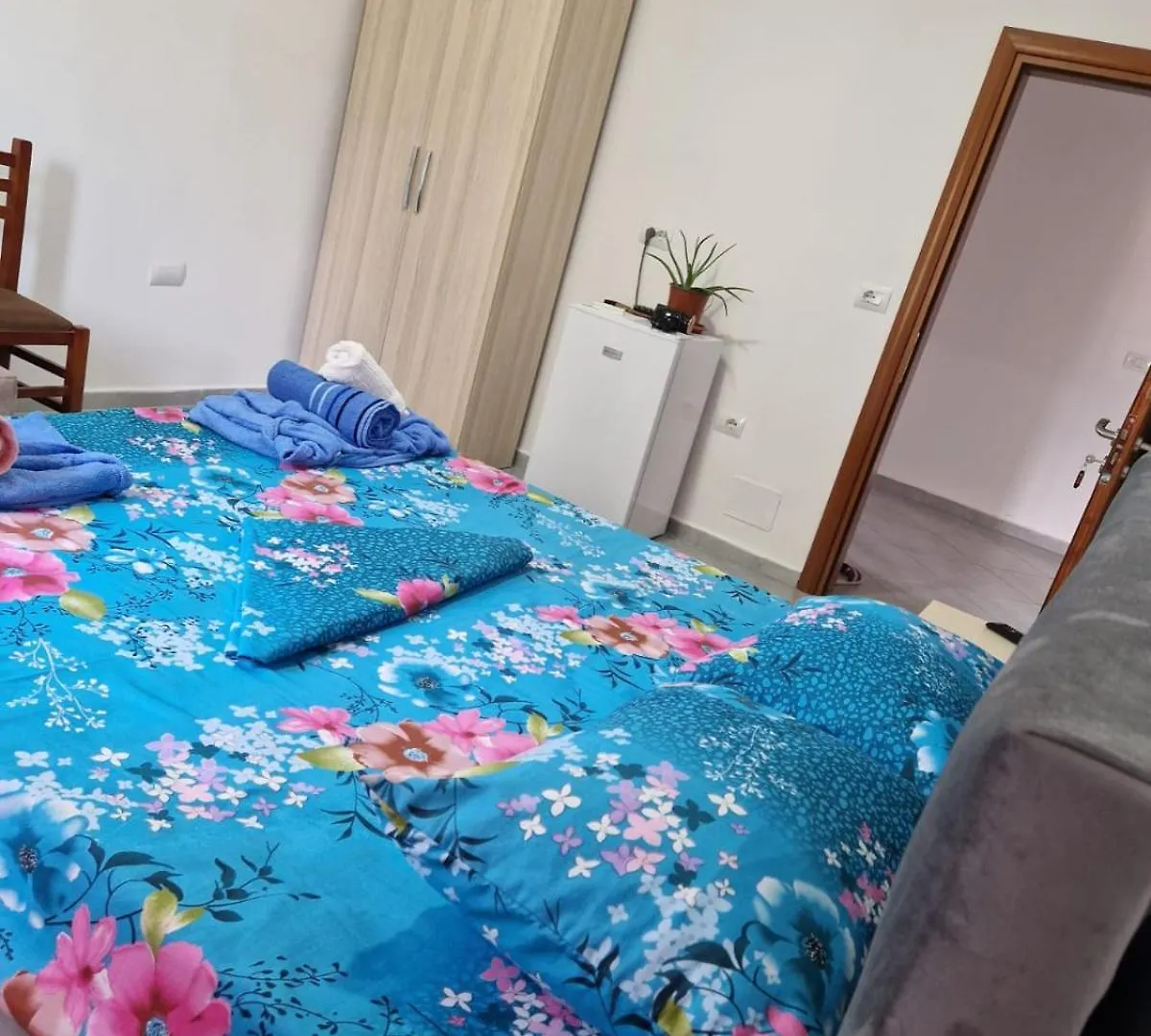 Hotell Bar-Restaurant-Hotel-Familja Klos