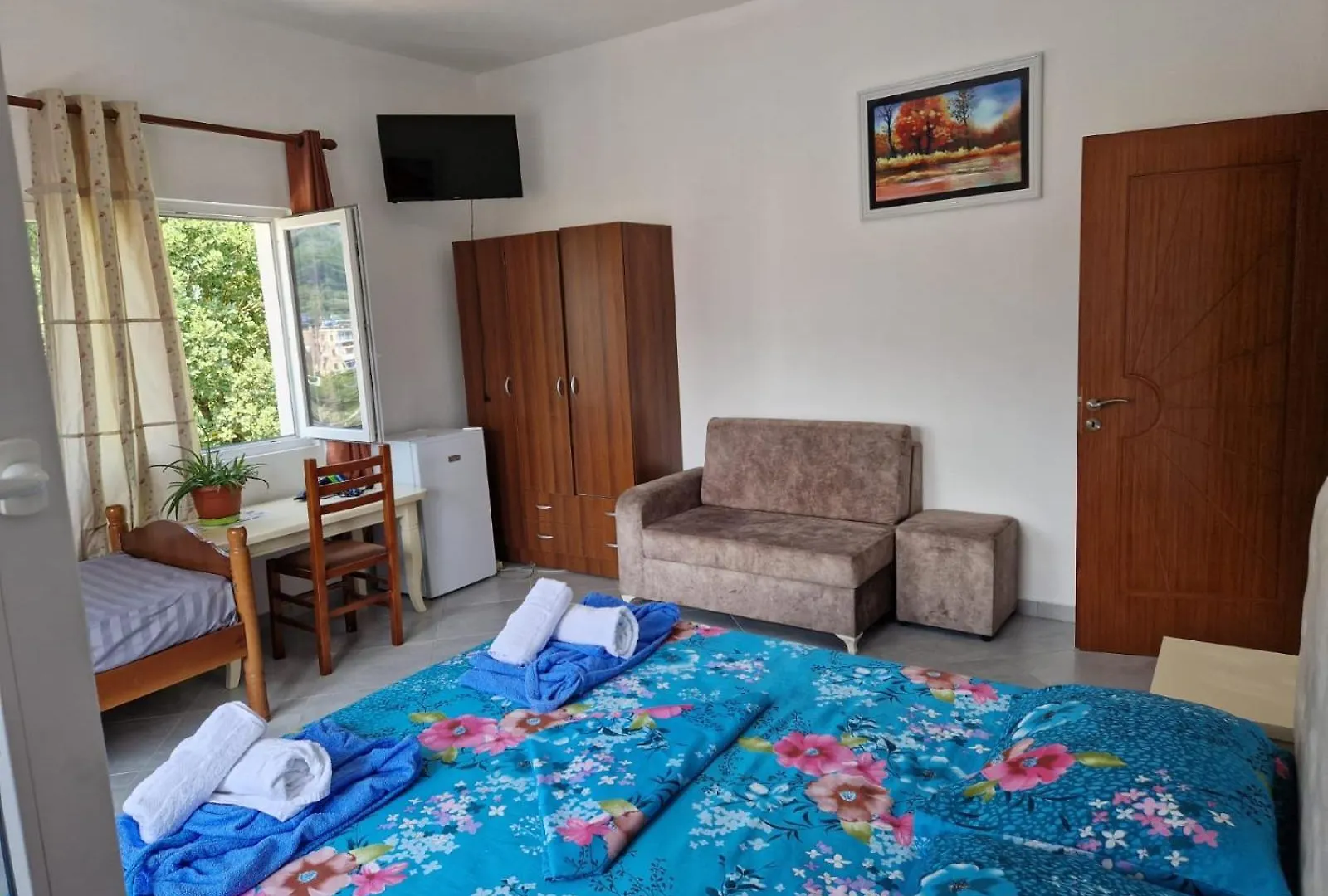 Bar-Restaurant-Hotel-Familja Klos 5*,