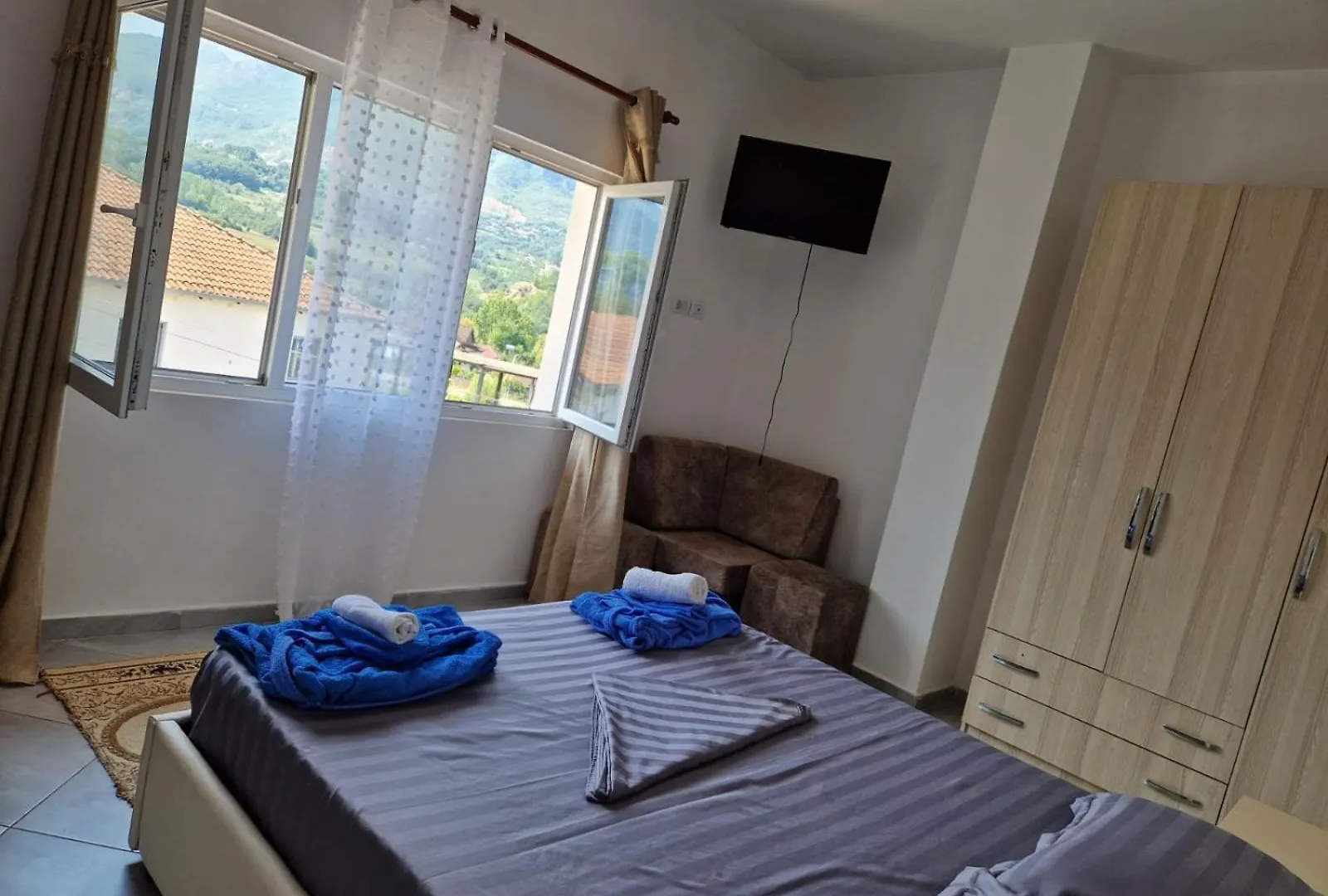 Bar-Restaurant-Hotel-Familja Klos Hotell