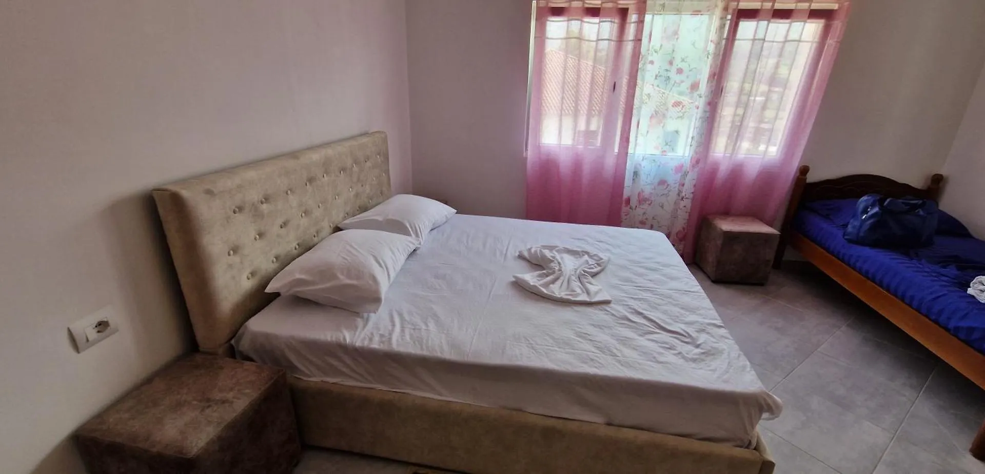 Hotell Bar-Restaurant-Hotel-Familja Klos