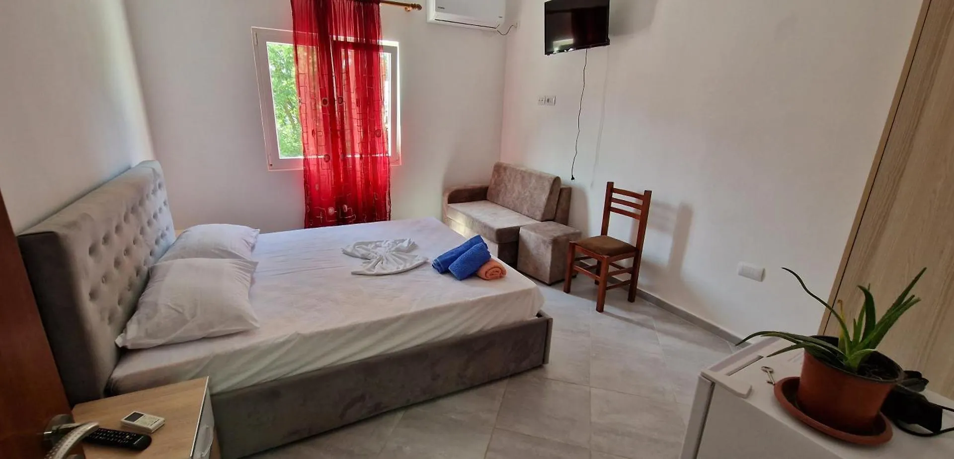 Bar-Restaurant-Hotel-Familja Klos Hotell