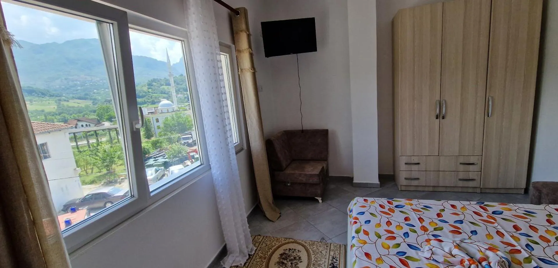 Bar-Restaurant-Hotel-Familja Klos Hotell