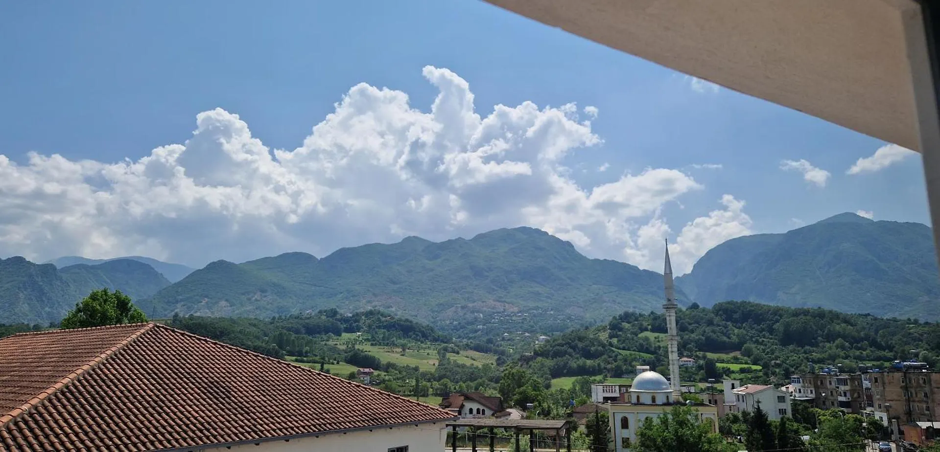 Ξενοδοχείο Bar-Restaurant-Hotel-Familja Klos