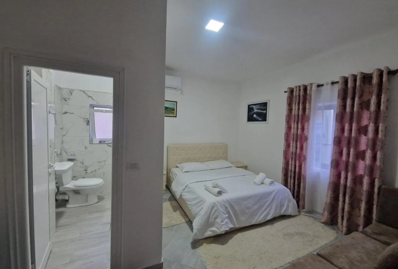 Ξενοδοχείο Bar-Restaurant-Hotel-Familja Klos