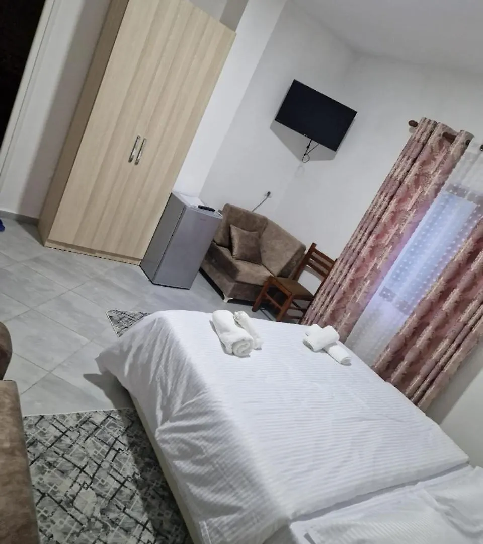 Bar-Restaurant-Hotel-Familja Klos Hotell