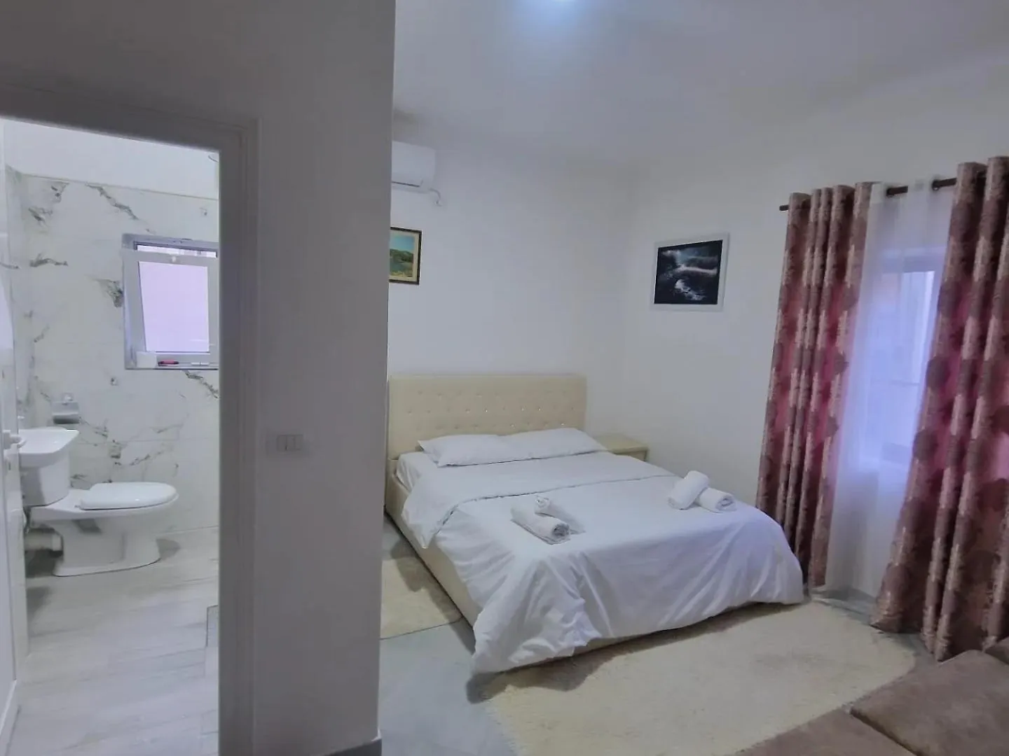Bar-Restaurant-Hotel-Familja Klos Ξενοδοχείο