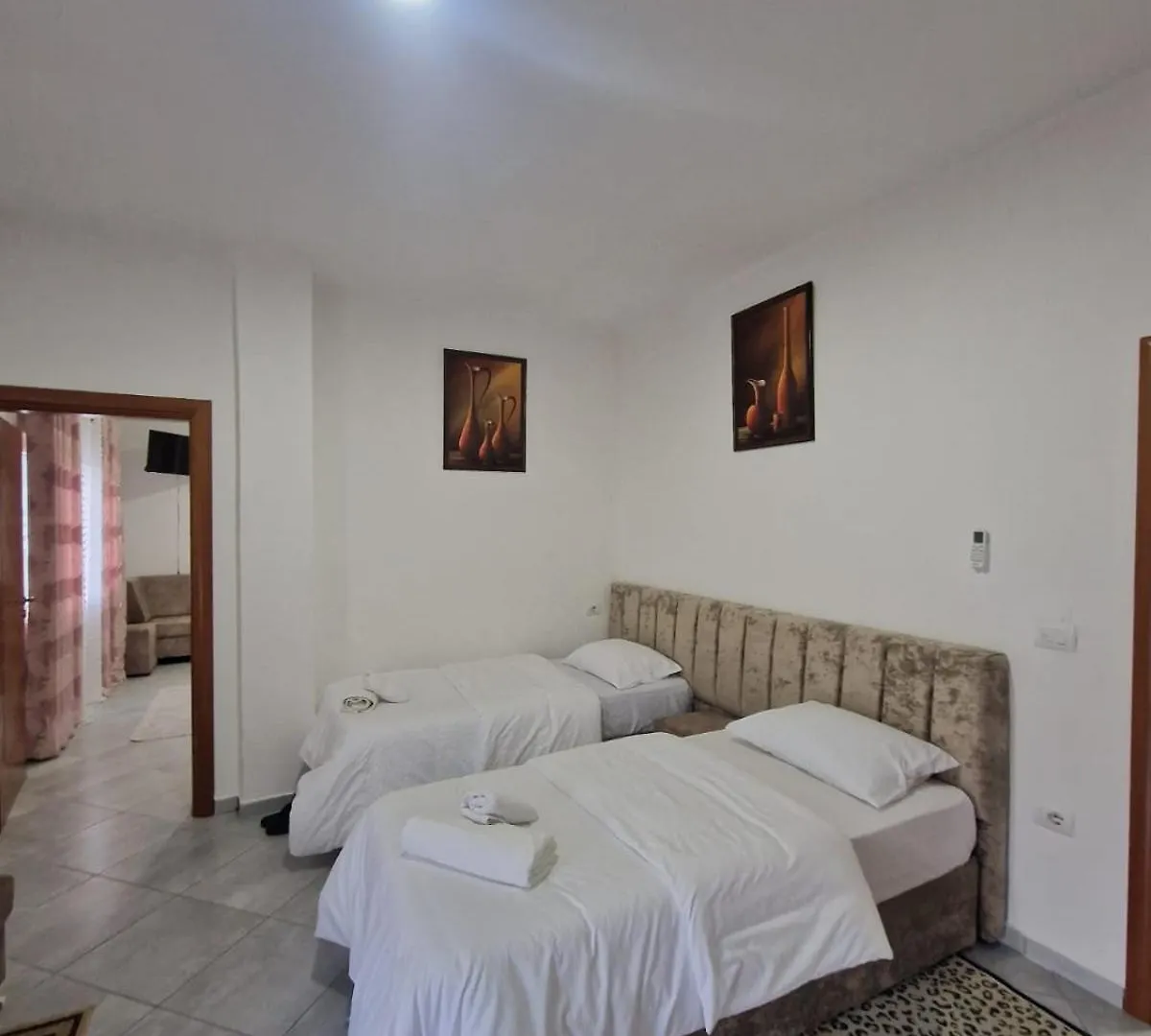Hotell Bar-Restaurant-Hotel-Familja Klos