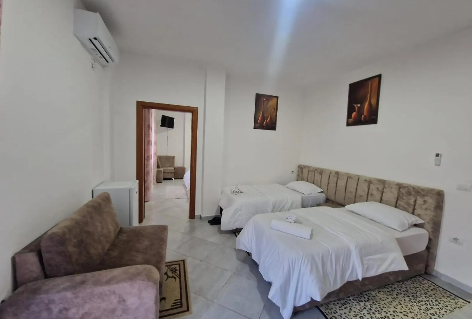 Bar-Restaurant-Hotel-Familja Klos Hotell