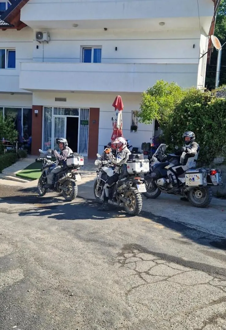 Bar-Restaurant-Hotel-Familja Klos